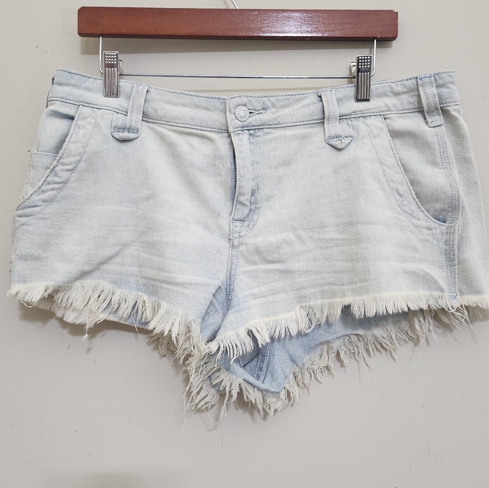 anthropologie PILCRO size 30 Daisy Dukes Shortie Denim Shorts Frayed Light Wash